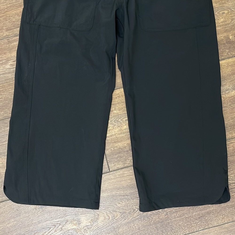 The North Face Black Women’s Capris, Size 4 - Picture 3 of 8